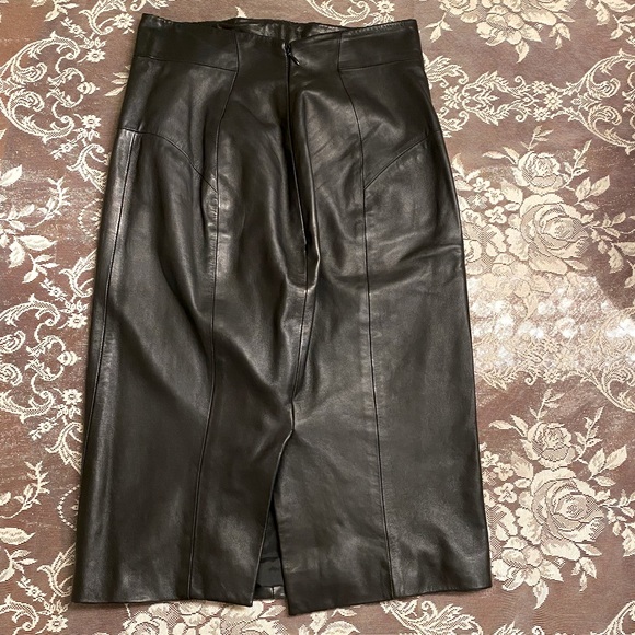 Authentic Versace Black Leather Pencil Skirt, Size 42 Made In Italy. - Picture 2 of 10